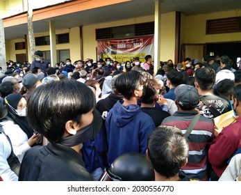 Trenggalek, Indonesia August 25, 2021- Crowds And Queues Of People To Get The Covid 19 Vaccine. Many People Do Not Get The Vaccine Due To Limited Availability