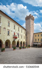 Trevi Piazza Mazzini (Umbria)