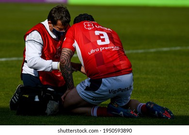 Treviso, Italy, April 03, 2021, Walter Desmaison (Agen) Injury During Rugby Challenge Cup Benetton Treviso Vs SUA LG Agen