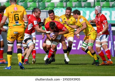 Treviso, Italy, April 03, 2021, Victor Moreaux (Agen) Tackled By Marco Zanon (Benetton Treviso) During Rugby Challenge Cup Benetton Treviso Vs SUA LG Agen