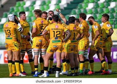 Treviso, Italy, April 03, 2021, Benetton Treviso During A Water Break During Rugby Challenge Cup Benetton Treviso Vs SUA LG Agen