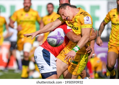 Treviso, Italy, April 03, 2021, Paolo Garbisi (Benetton Treviso) Hardly Tackled During Rugby Challenge Cup Benetton Treviso Vs SUA LG Agen