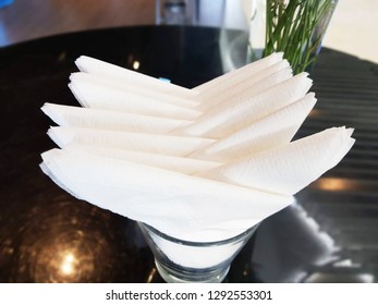  Triangle White Napkin