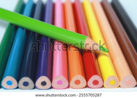 Triangular colored pencils x 12