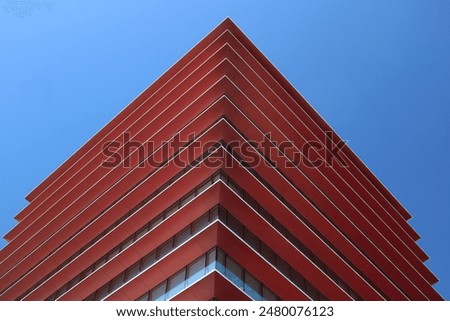 triangular prespective of red offices in barcelona