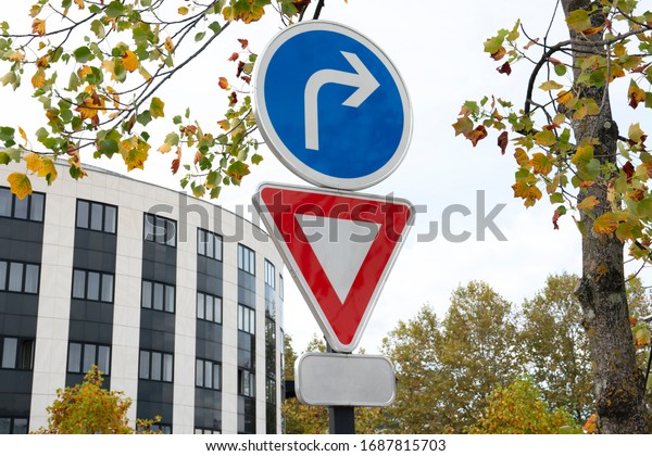 Triangular road sign\
\