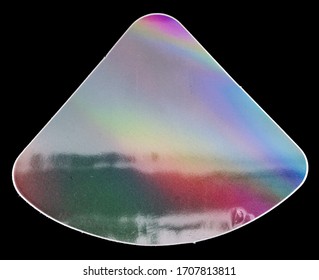 dreieckiger glänzender Folienaufkleber mit cooler Neonregenbogen-Oberfläche auf echtem Papier einzeln auf schwarzem Hintergrund. Makrofoto eines schönen Holo-Aufklebers.