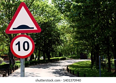 Triangular Warning Road Sign Hump Road Stock Photo 1401370940 ...