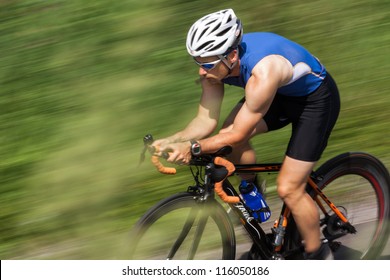 Triathlet auf dem Fahrrad