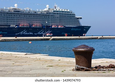 Imágenes Fotos De Stock Y Vectores Sobre Schiff Shutterstock