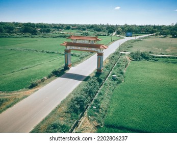 Trieu Phong District, Quang Tri, Vietnam - July 23, 2022: The Image Of The Village Gate Built In The Middle Of The Rice Field