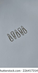 Trigonal Clip on the table