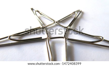 trigonal clips are useful for tools to bring together two or more sheets of paper. The advantage is that paper clipped with clips can be easily removed again. The use of trigonal clips is more practic