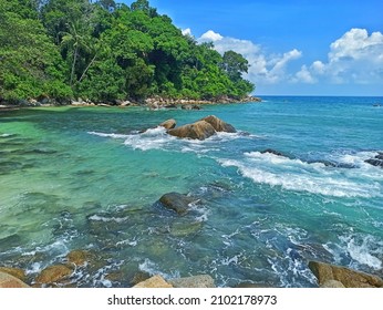 TRIKORA BEACH,BINTAN, INDONESIA - DECEMBER 28 2022 : WAVE SCENE AT TRIKORA BEACH WITH SMALL ISLAND DAN STONE AT TRIKORA BEACH, BINTAN ISLAND, INDONESIA