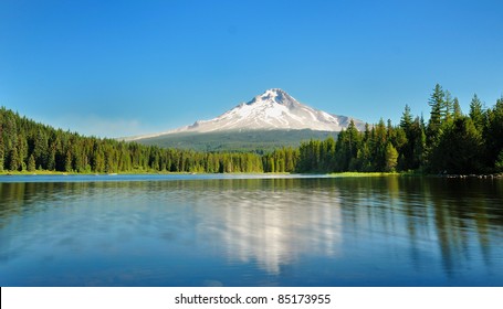 Trillium Lake Stock Photo 85173955 | Shutterstock