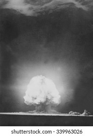 'Trinity' explosion at Los Alamos, Alamogordo, New Mexico. July 16, 1945. Photograph taken 9 seconds after the initial Trinity detonation shows the Mushroom cloud. Manhattan Project, World War 2.