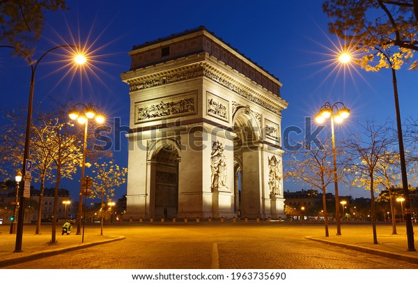 The\
Triumphal Arch is one of the most famous monuments in Paris. It\
honors those who fought and died for\
France.