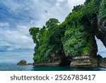 Tropical Island in Panama Surrounded by Pristine Ocean, Featuring Stunning Cliffs, Lush Greenery, Exotic Wildlife, and Caribbean Scenery, Ideal for Nature Lovers, Travel, and Adventure Photography