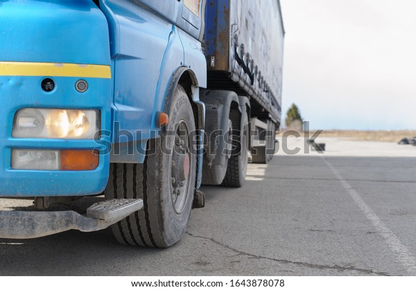 truck headlight on wheels\
background