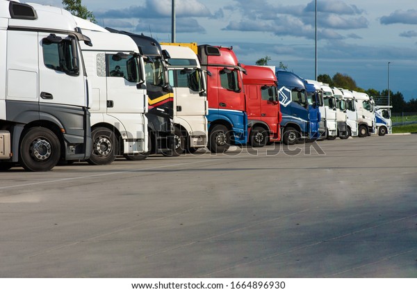 truck line parked side\
view