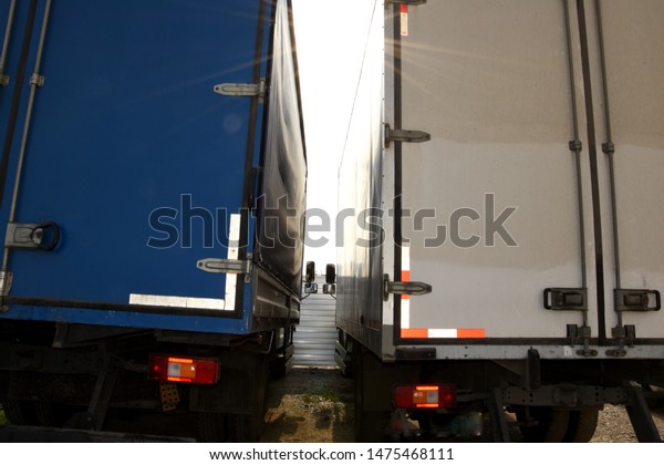 Truck parking.\
The sun is shining on the\
street.