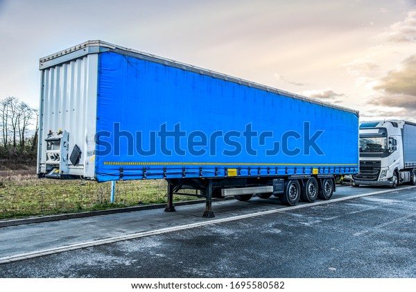 Truck trailer. Waiting to download the item.\
transport delivery