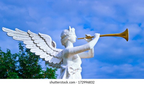 545 Angels Blowing Trumpets Images, Stock Photos & Vectors 