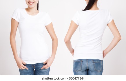 Дизайн футболки и концепция людей - близкий план молодой женщины в пустой белой футболке, рубашка спереди и сзади изолированы. Насмехайся.