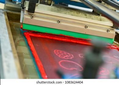 655 Screen Printing Squeegee Images, Stock Photos & Vectors 