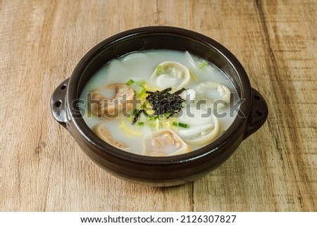 tteok mandu guk, Korean style dumpling soup with sliced rice cake