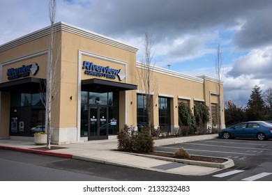 Tualatin, OR, USA - Mar 3, 2022: Exterior View Of A Riverview Community Bank Branch In Tualatin, Oregon. Riverview Is An American Regional Bank In Oregon And Washington, Offering Full Service Banking.