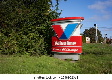 Tualatin, OR, USA - Oct 9, 2019: The Entrance Sign At A Valvoline Instant Oil Change Location. Valvoline Is A Company Providing Preventative Maintenance Service For Various Types Of Automobiles.