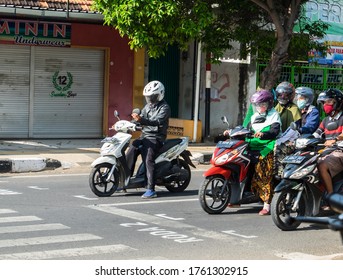 Tuban, Indonesia - June 22 2020: New Normal, Social Distancing Lines On Traffic Lights That Resemble The Starting Grid Of Moto GP