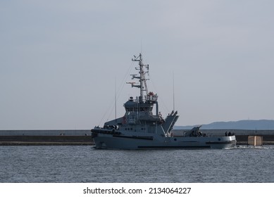 TUGBOAT - A Ship Of The Polish Navy Goes To Sea