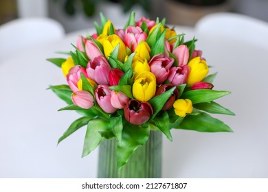 tulips in vase, bouquet of tulips, bouquet of tulips in vase