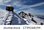 Tungnath trek view winter time clear mountain cover with snow.