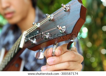 Tuning the guitar strings