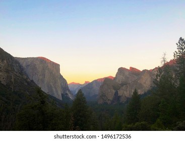 Tunnel View El Capitan Yosemite National Park at sunset