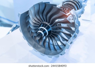 turbine engine with longitudinal section for studying arrangement of blades and combustion chambers