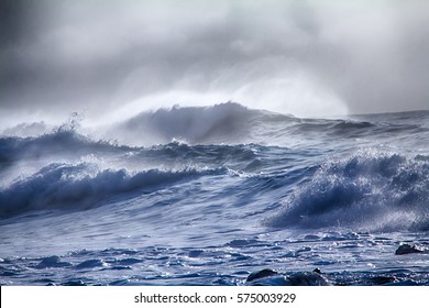 turbulent waves of Pacific ocean. Dead swell