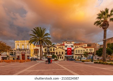 Çeşme İzmir, Turkey 19-12-2021 Cesme Square On A Cold Winter Day