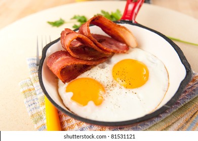 Turkey Bacon And Fried Eggs For Healthy Paleo Breakfast