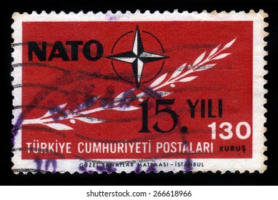 TURKEY - CIRCA 1964: A Stamp Printed In Turkey Shows Emblem Of NATO (  North Atlantic Treaty Organization ), 15 Years NATO, Circa 1964