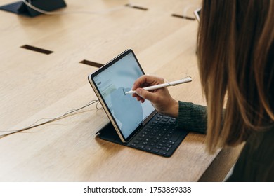 Turkey, Istanbul, December 17, 2019: Sale New Tablet APPLE IPad In The Official Apple Store. The Buyer Is Trying To Draw A Simple Drawing With The Stylus On The Gadget Screen.