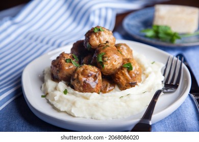 Turkey Meatballs With Mashed Potato 