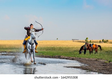 1,651 Horseback archery Images, Stock Photos & Vectors | Shutterstock