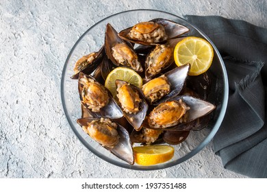 Turkish Street Food Stuffed Mussels With Lemon - Midye Dolma