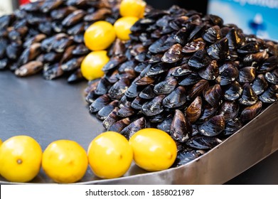 Turkish Style Appetizer Street Food Stuffed Mussels Called Midye Dolma For Sale With Lemon Which Is Served With A Squirt Of Lemon Juice In Istanbul-Turkey