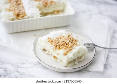 Güllaç, Turkish Traditional Ramadan Dessert Gullac. Dessert From Ottoman Cuisine.