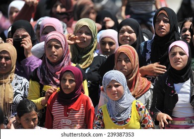 28,215 Refugee women Images, Stock Photos & Vectors | Shutterstock